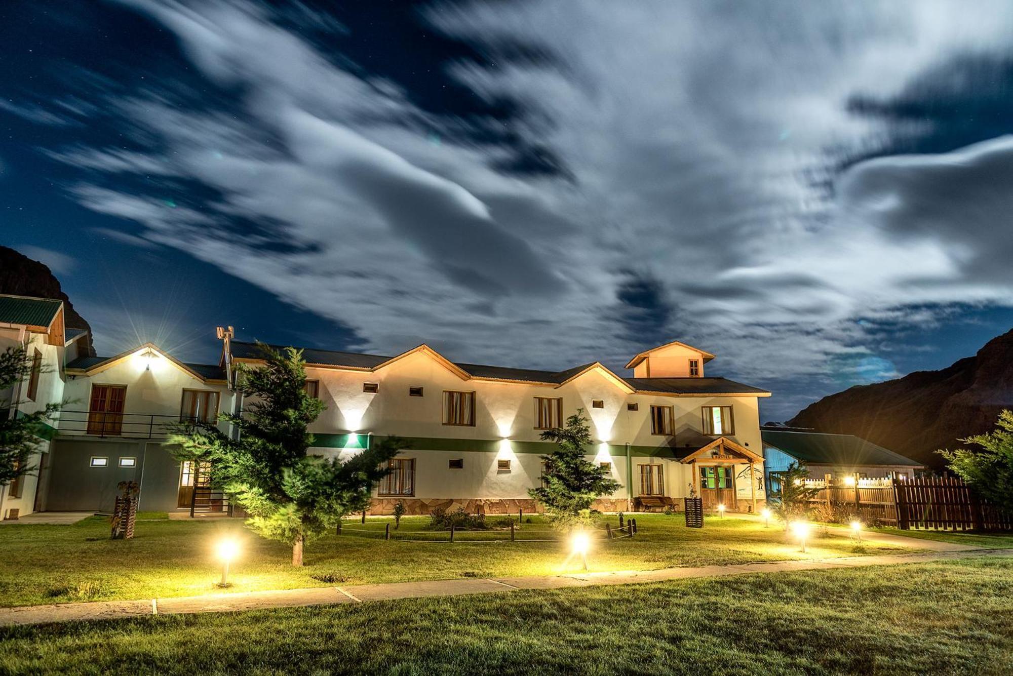 Hostel Pioneros Del Valle El Chalten Εξωτερικό φωτογραφία